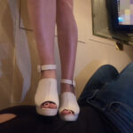 ＜痴女＞ 数年履き潰したサンダルヒールで踏まれてみた 【高画質】