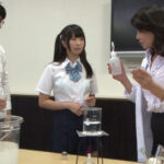 ＜痴女＞ 女子校生がハイソックスで怒りの電気あんま 【高画質】