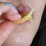 ＜痴女＞ 食材フェラ咀嚼ASMR！舐め噛み接写と咀嚼餌付けランチ 【高画質】