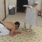 ＜痴女＞ マッサージ嬢の踏み潰しに喜ぶ靴マニア 【高画質】