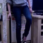 ＜痴女＞ ドSアパレル店員によるヒール＆スニーカーM男いじめ 【高画質】