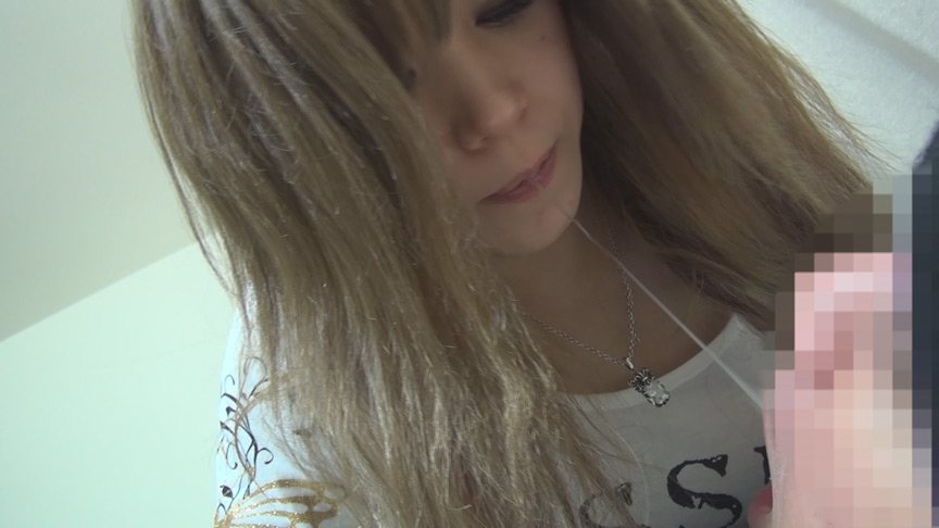 ＜痴女＞ ねっちょり唾をちんぼにぺっと吐きまくる唾手こきギャル 【高画...