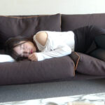 ＜痴女＞ 酩酊した美人歯科助手にいたずらしたら脚コキで返された 【高画質】