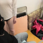 ＜痴女＞ 淫語を言われながら乳首くすぐりの刑にかけられたM男 【高画質】