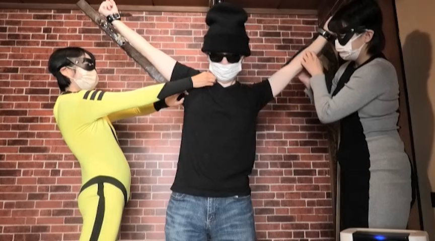 ＜痴女＞ 痴女2人に26分くすぐり拷問の刑にかけられたM男 【高画質】