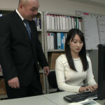 ＜痴女＞ 葵千恵ちゃんの口臭嗅がせ手コキ 【高画質】