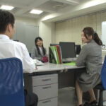 ＜痴女＞ パワハラ女教師の人間椅子にされた男 【高画質】