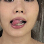 ＜痴女＞ 咀嚼唾吐き！M男虐待 唾吐き回数109発 牧野絵里 【高画質】