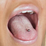 ＜痴女＞ 明るい黒ギャルの唾吐き97発！大連射鼻フェラ接吻 【高画質】