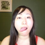 ＜痴女＞ 唾吐き138発！大長舌女子大生の鼻フェラ粘着唾パック 【高画質】