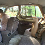 ＜痴女＞ お客さんを怒らせた運転手の罰は金色ブーツ踏み 【高画質】