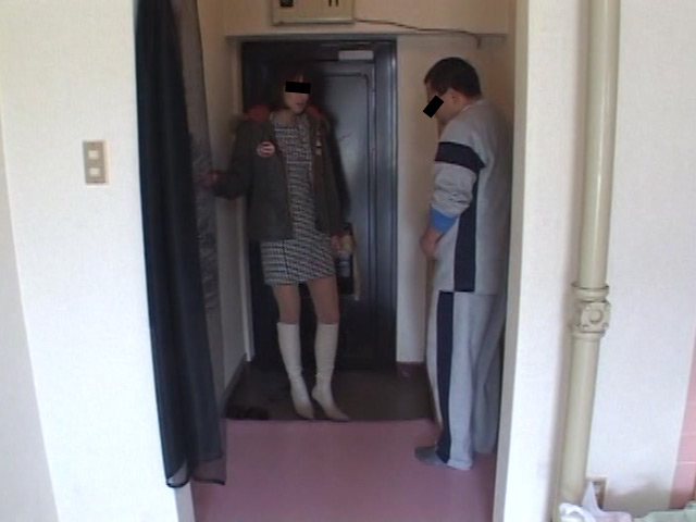 ＜痴女＞ 長身美脚奥さんが借金をネタに家庭の不満を発散 【高画質】