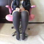 ＜痴女＞ リラックス顔面足置き台その8 24歳の二ーハイソックス 【高画質】