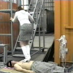 ＜痴女＞ 野外ブーツ舐め踏み★白ブーツ編 【高画質】