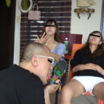 ＜痴女＞ ピンヒールサンダルと生足で魚など食材を踏み潰しまくる 【高画質】