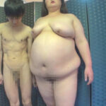 ＜痴女＞ 134kgの巨女と43kgのチビ男の対比 【高画質】