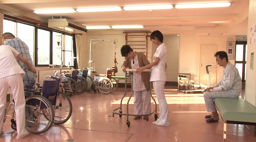 ＜痴女＞ 看護師の透けパン尻 エロ尻すぎて患者暴走ヤるVer． 【高画...