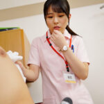 ＜痴女＞ 清拭中にチクビを触られ感じたら2 ロリな新人看護師さん 【高画質】