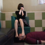 ＜痴女＞ 帰宅途中女性のタイツ＆生足舐め専門食（7） 【高画質】