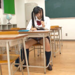 ＜痴女＞ 突然パンチラで挑発されてこっそりシゴいちゃった僕。13 【高画質】