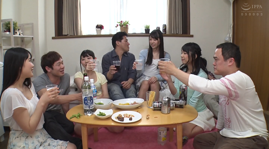 ＜痴女＞ 4人でルームシェアする痴女っ娘たちの自宅中出し合コン 【高画...