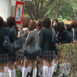 ＜痴女＞ 新・間違えたフリして通学バスに乗り込んでヤられた4 【高画質】