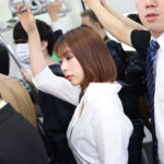 ＜痴女＞ ワザと満員電車でエロ尻を押しつけオナニー つばさ 【高画質】