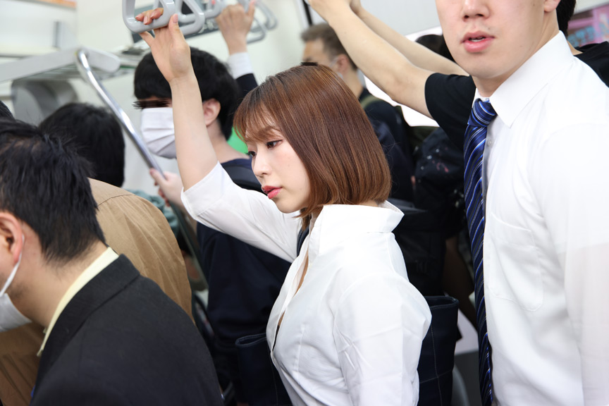 ＜痴女＞ ワザと満員電車でエロ尻を押しつけオナニー つばさ 【高画質】