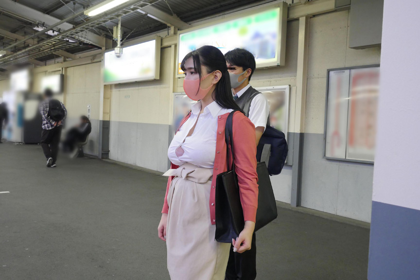 ＜痴女＞ マスク越しのキスは最高の前戯！無自覚に誘惑する爆乳OL 【高...