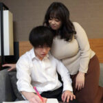 ＜痴女＞ 息子を溺愛する爆乳ママ 【高画質】