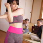 ＜痴女＞ オヤジ好きの連れ娘は母に隠れて若い躰を見せつけてくる 【高画質】