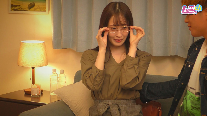 ＜痴女＞ ホテル盗撮 地味清楚美女は、チ○ポでオナニーする 【高画質】