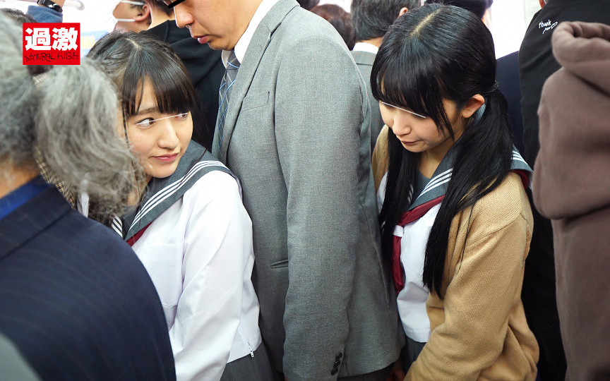 ＜痴女＞ 挟み撃ち痴漢で強精射精させるW痴女子○生 【高画質】