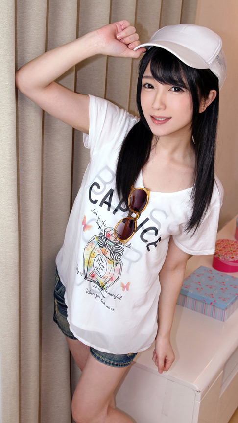 ＜痴女＞ ド痴女ロリギャルが挨拶代わりにちんちんいじり！ 【高画質】