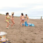 ＜痴女＞ 普通のビーチがヌーディストビーチに見えるメガネ 【高画質】