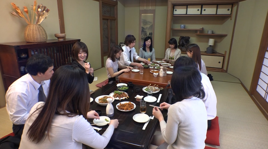 ＜痴女＞ 酔って無防備になった胸チラやパンチラにビンビン！ 【高画質】