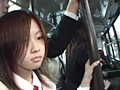 ＜痴女＞ 間違えたフリして通学バスに乗り込んでヤられた1 【高画質】