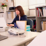 ＜痴女＞ 男子に身体を密着させて乳首責め＆太腿スリスリで迎撃！ 【高画質】