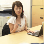 ＜痴女＞ おばさん女上司と残業セックス中出しオフィスDX 4時間 【高画質】
