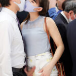 ＜痴女＞ マスク越しのキスは最高の前戯！美淑女に密着したら 【高画質】