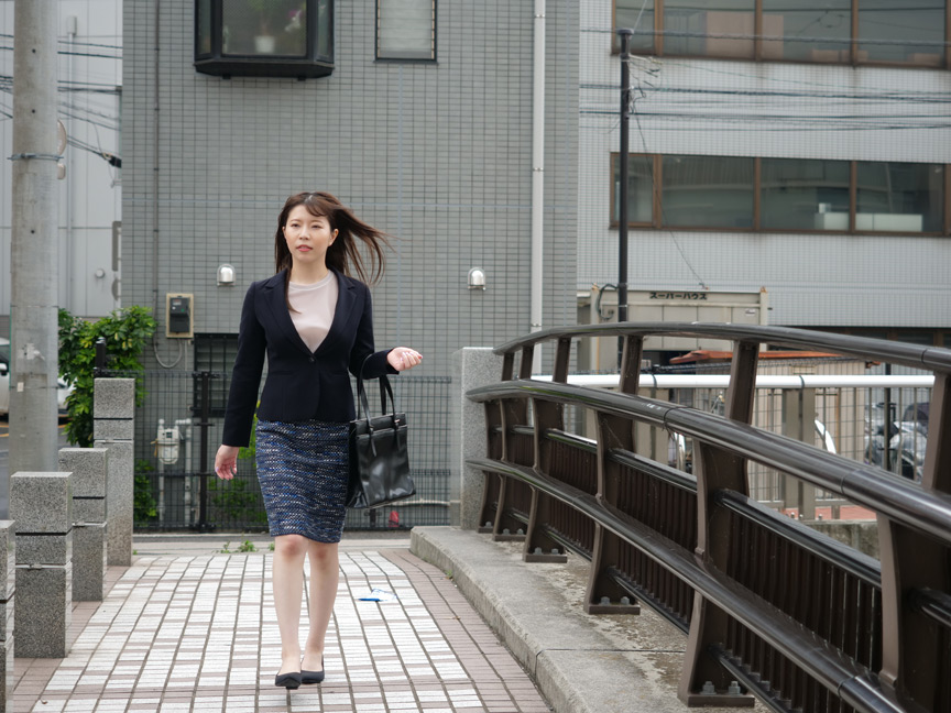 ＜痴女＞ チクハラOL 同僚がノーブラ透け乳首で誘惑してくる 【高画質...