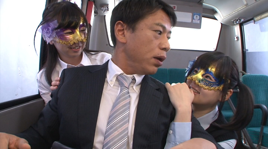 ＜痴女＞ 変態女子校生集団逆痴漢 【高画質】