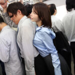 ＜痴女＞ ワザと満員電車でエロ尻を押しつけオナニー りおな 【高画質】