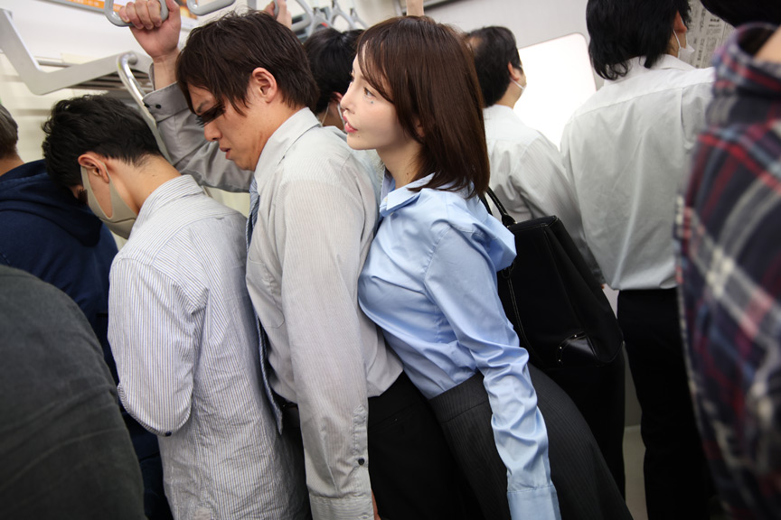 ＜痴女＞ ワザと満員電車でエロ尻を押しつけオナニー りおな 【高画質】