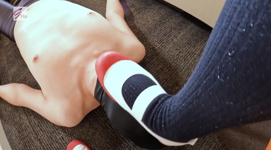 ＜痴女＞ オジさん、変態だから足だけで満足でしょ？ 【高画質】