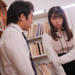 ＜痴女＞ 物静かでマジメな図書館司書のお姉さん。浜辺栞帆 【高画質】