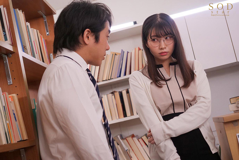 ＜痴女＞ 物静かでマジメな図書館司書のお姉さん。浜辺栞帆 【高画質】