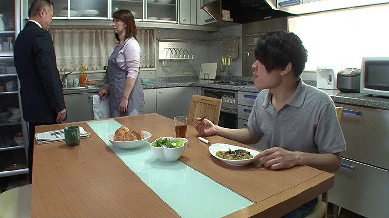 ＜痴女＞ 母ちゃんが僕を父ちゃんと間違えてディープキス2 【高画質】