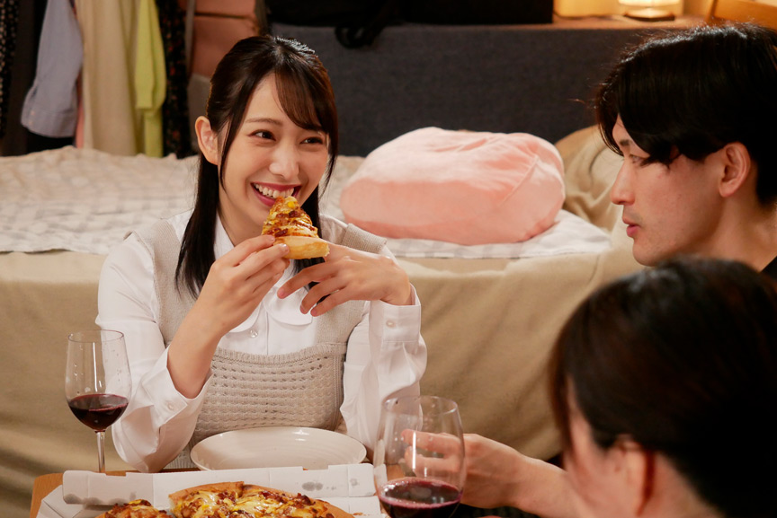 ＜痴女＞ バレないように彼女の親友とこっそりヤル！ 弥生みづき 【高画...