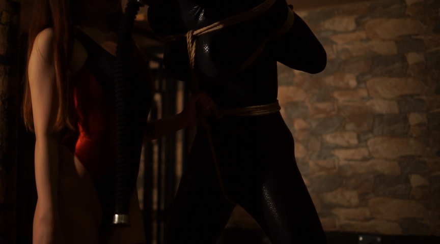 ＜痴女＞ MUMA女王様のお仕置き【ピタピタ競泳水着編】 【DUGA】